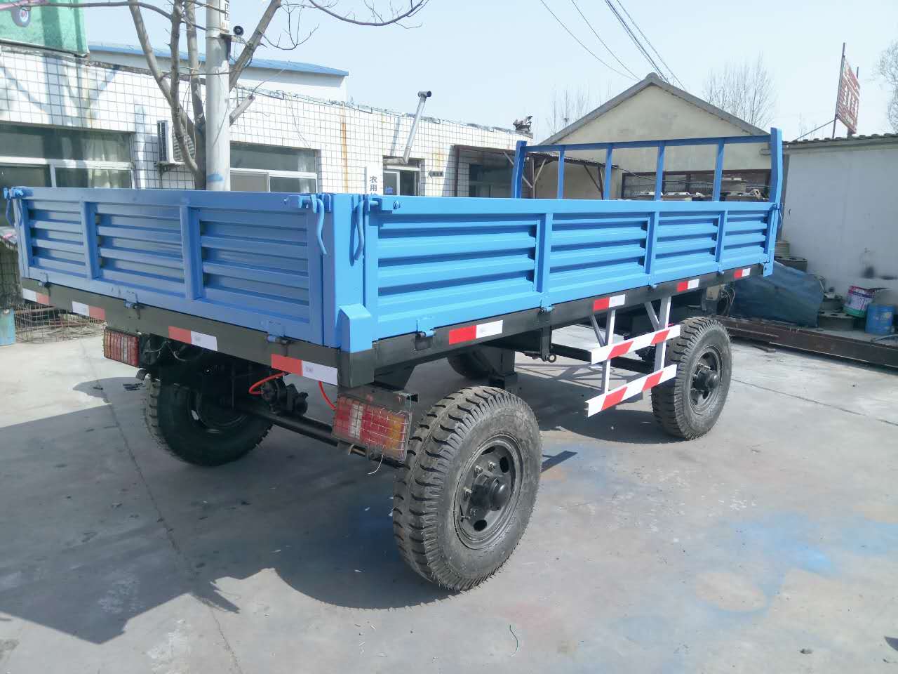 為什么要對(duì)農(nóng)用拖車(chē)進(jìn)行定期保養(yǎng)？