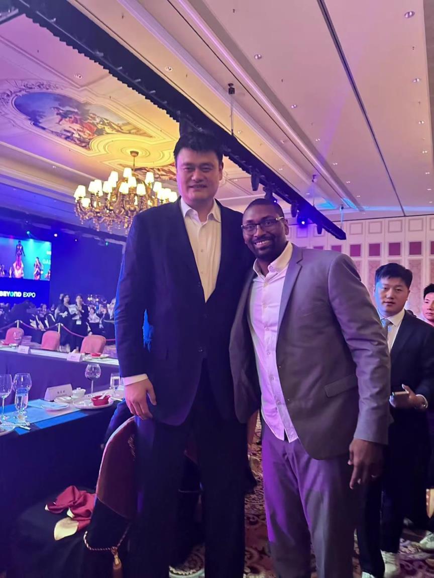 阿泰斯特曬與姚明合照：這是我最喜歡的隊友 姚??！